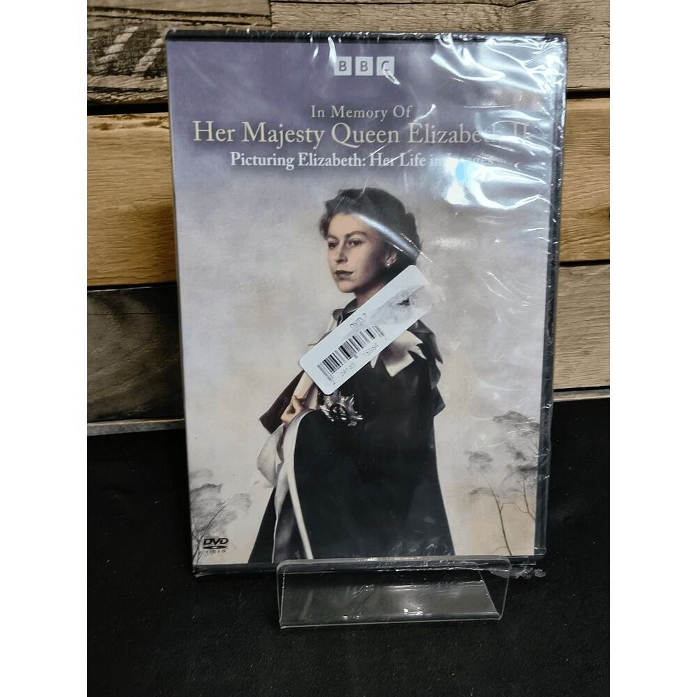 In Memory of Her Majesty Queen Elizabeth II-Picturing Elizabeth (BBC DVD, 2022)